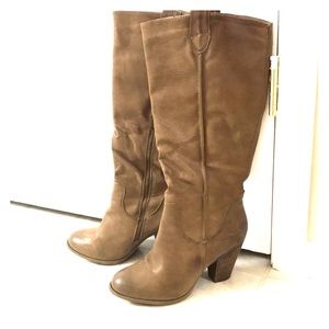 Size 10 knee high boots. In excellent condition!
